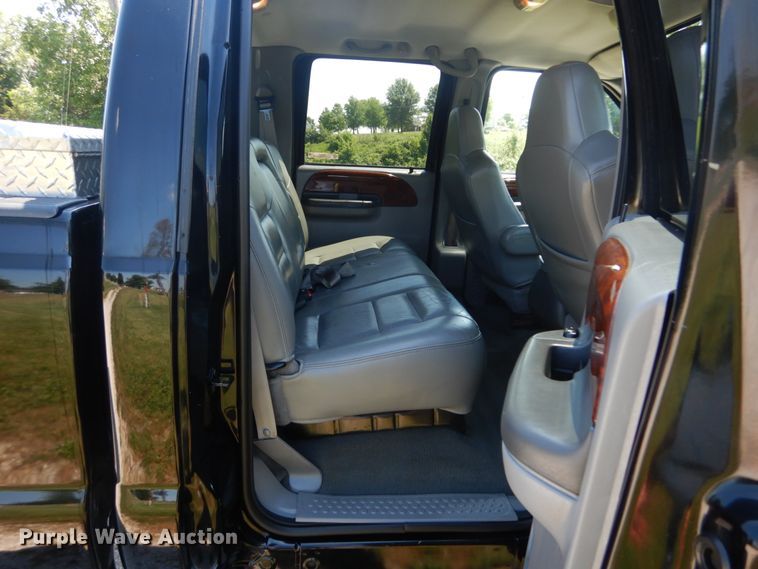 image for item IT9167 2003 Ford F350 Super Duty Lariat  Crew Cab pickup truck