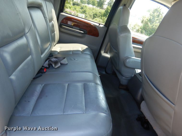 image for item IT9167 2003 Ford F350 Super Duty Lariat  Crew Cab pickup truck