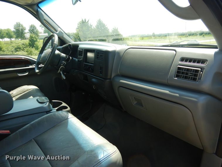 image for item IT9167 2003 Ford F350 Super Duty Lariat  Crew Cab pickup truck