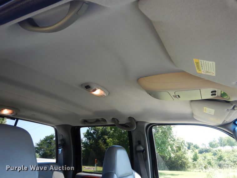 image for item IT9167 2003 Ford F350 Super Duty Lariat  Crew Cab pickup truck