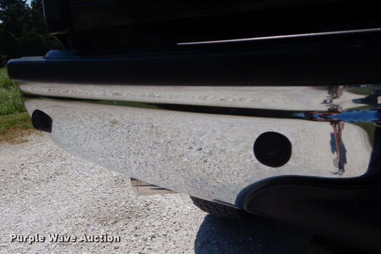 image for item IT9167 2003 Ford F350 Super Duty Lariat  Crew Cab pickup truck