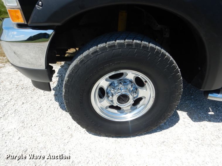 image for item IT9167 2003 Ford F350 Super Duty Lariat  Crew Cab pickup truck