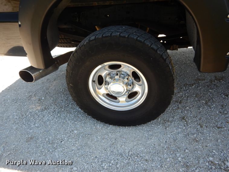 image for item IT9167 2003 Ford F350 Super Duty Lariat  Crew Cab pickup truck