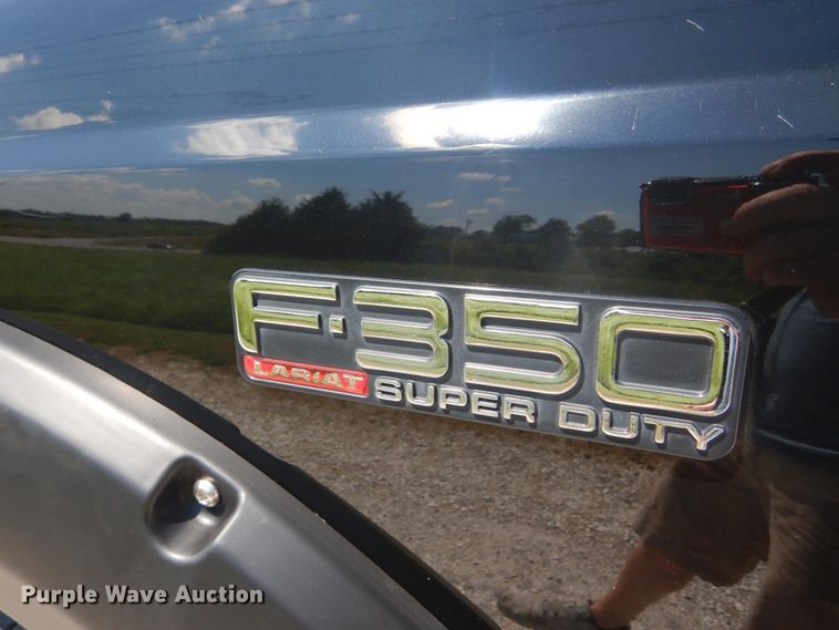 image for item IT9167 2003 Ford F350 Super Duty Lariat  Crew Cab pickup truck