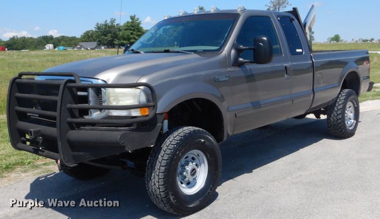 image for item IT9169 2002 Ford F250 Super Duty XLT  SuperCab pickup truck