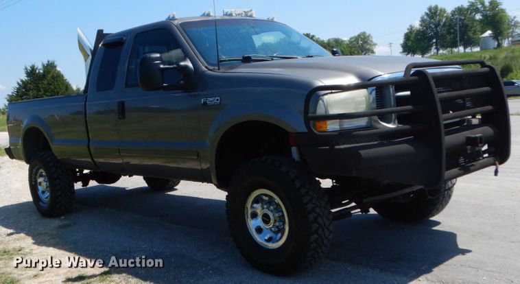 image for item IT9169 2002 Ford F250 Super Duty XLT  SuperCab pickup truck