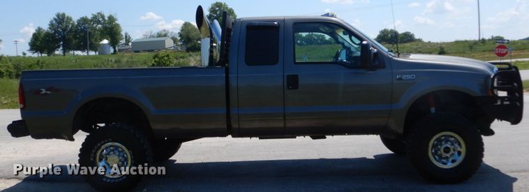 image for item IT9169 2002 Ford F250 Super Duty XLT  SuperCab pickup truck