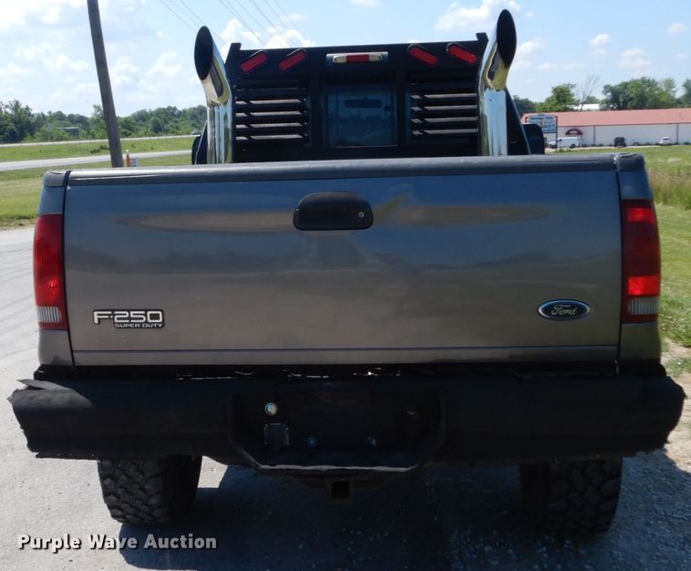 image for item IT9169 2002 Ford F250 Super Duty XLT  SuperCab pickup truck