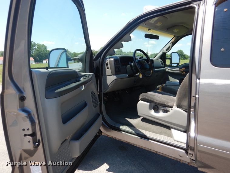 image for item IT9169 2002 Ford F250 Super Duty XLT  SuperCab pickup truck