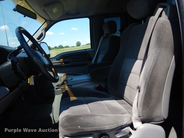 image for item IT9169 2002 Ford F250 Super Duty XLT  SuperCab pickup truck