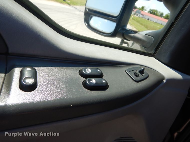 image for item IT9169 2002 Ford F250 Super Duty XLT  SuperCab pickup truck