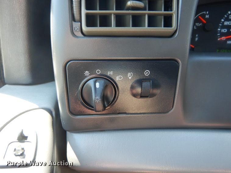 image for item IT9169 2002 Ford F250 Super Duty XLT  SuperCab pickup truck