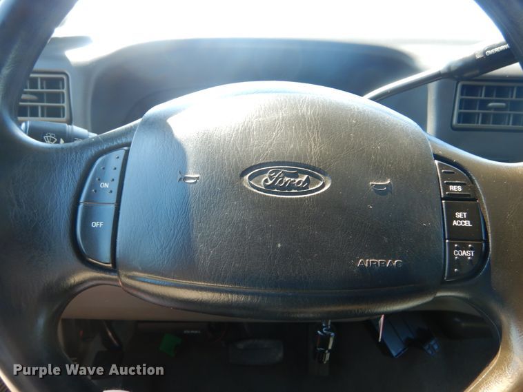 image for item IT9169 2002 Ford F250 Super Duty XLT  SuperCab pickup truck