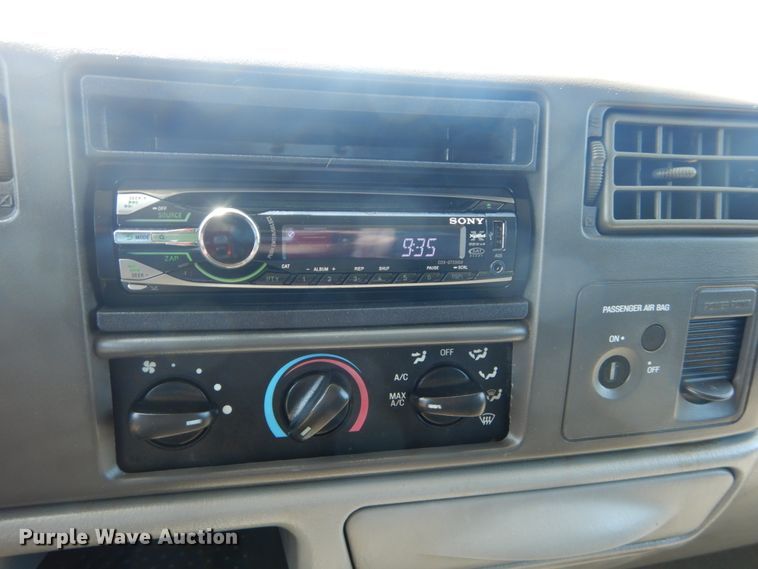 image for item IT9169 2002 Ford F250 Super Duty XLT  SuperCab pickup truck