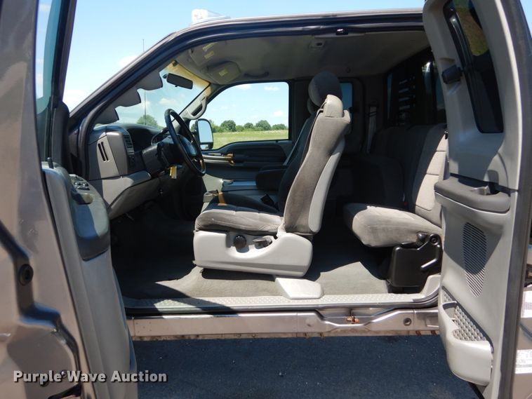 image for item IT9169 2002 Ford F250 Super Duty XLT  SuperCab pickup truck