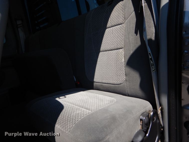 image for item IT9169 2002 Ford F250 Super Duty XLT  SuperCab pickup truck