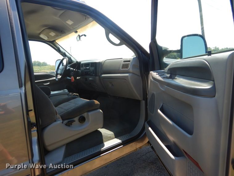 image for item IT9169 2002 Ford F250 Super Duty XLT  SuperCab pickup truck