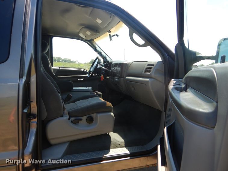 image for item IT9169 2002 Ford F250 Super Duty XLT  SuperCab pickup truck