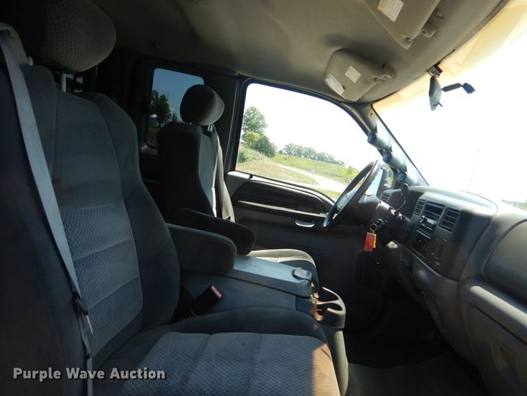 image for item IT9169 2002 Ford F250 Super Duty XLT  SuperCab pickup truck