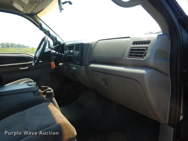 image for item IT9169 2002 Ford F250 Super Duty XLT  SuperCab pickup truck