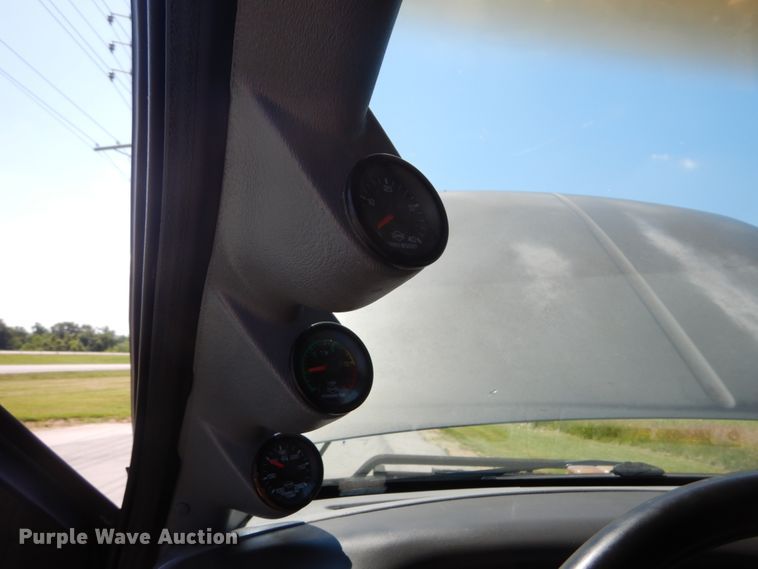 image for item IT9169 2002 Ford F250 Super Duty XLT  SuperCab pickup truck