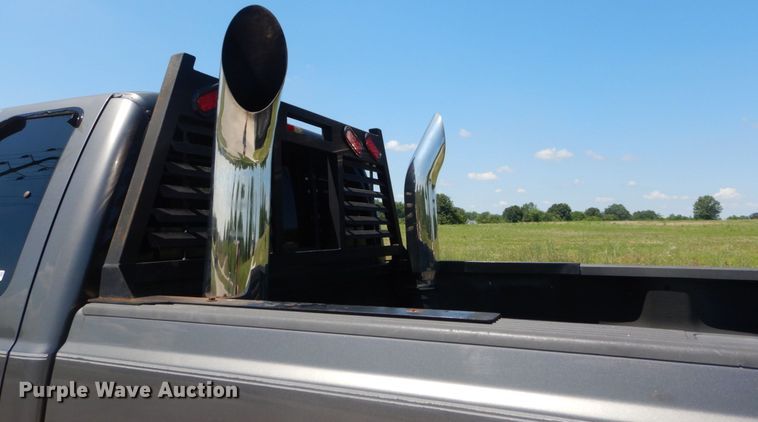 image for item IT9169 2002 Ford F250 Super Duty XLT  SuperCab pickup truck