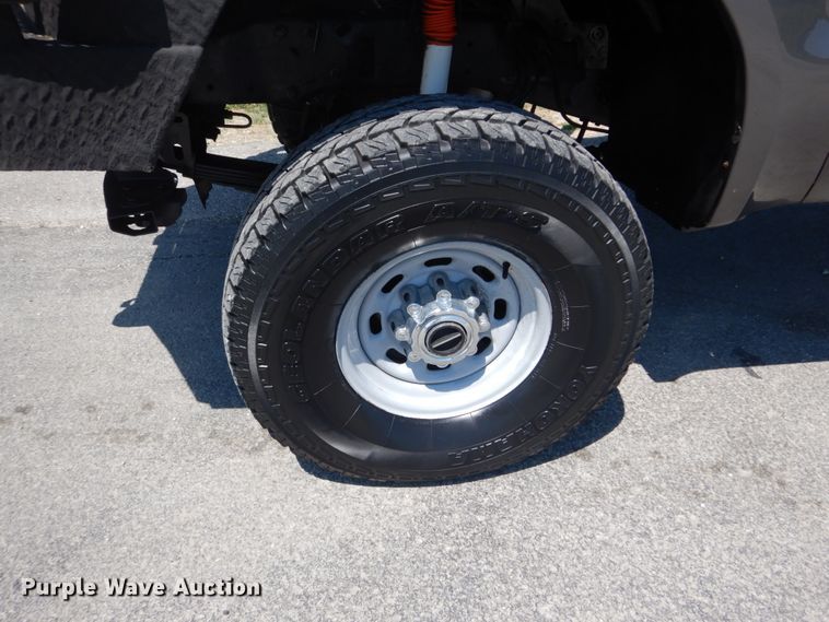 image for item IT9169 2002 Ford F250 Super Duty XLT  SuperCab pickup truck