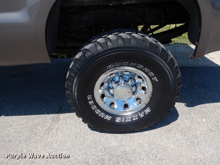 image for item IT9169 2002 Ford F250 Super Duty XLT  SuperCab pickup truck