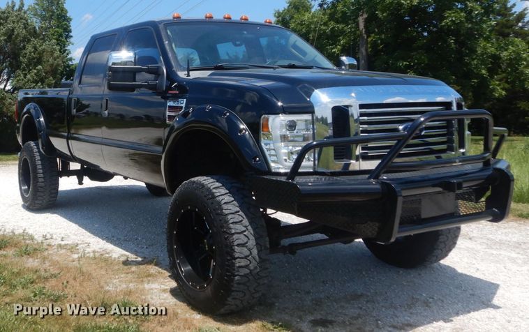 image for item IT9174 2008 Ford F350 Super Duty  Crew Cab pickup truck