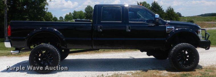 image for item IT9174 2008 Ford F350 Super Duty  Crew Cab pickup truck