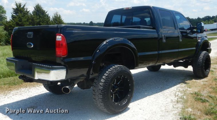 image for item IT9174 2008 Ford F350 Super Duty  Crew Cab pickup truck