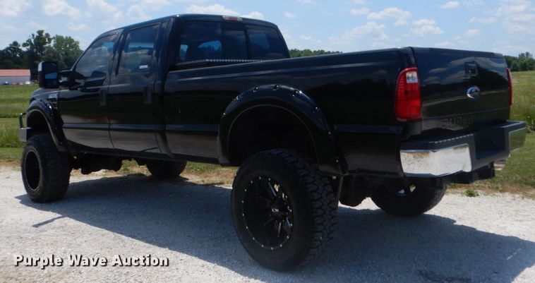 image for item IT9174 2008 Ford F350 Super Duty  Crew Cab pickup truck