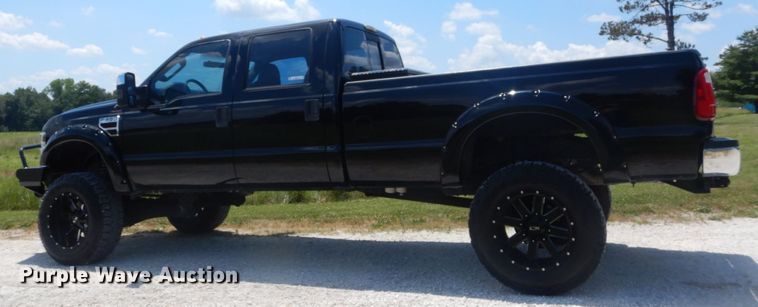 image for item IT9174 2008 Ford F350 Super Duty  Crew Cab pickup truck