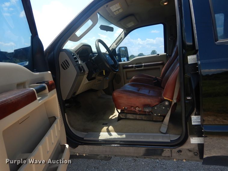 image for item IT9174 2008 Ford F350 Super Duty  Crew Cab pickup truck