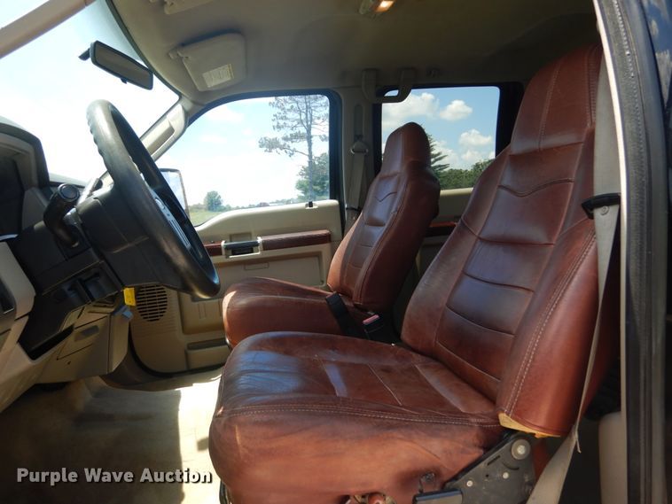 image for item IT9174 2008 Ford F350 Super Duty  Crew Cab pickup truck