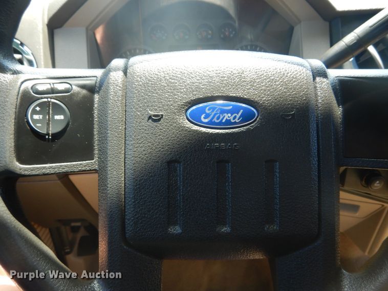 image for item IT9174 2008 Ford F350 Super Duty  Crew Cab pickup truck