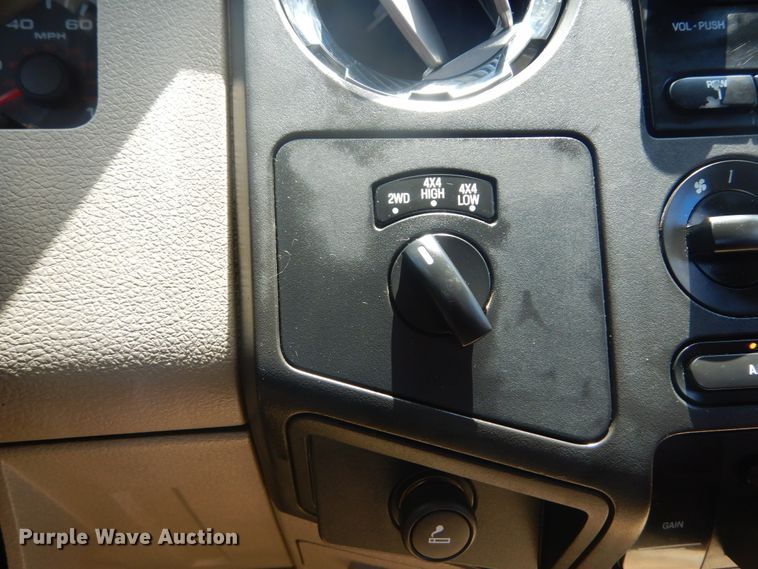 image for item IT9174 2008 Ford F350 Super Duty  Crew Cab pickup truck