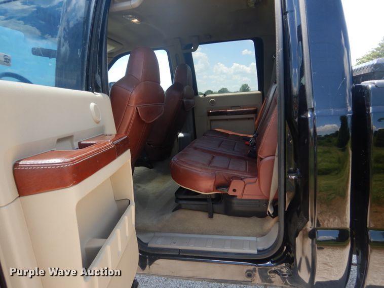 image for item IT9174 2008 Ford F350 Super Duty  Crew Cab pickup truck