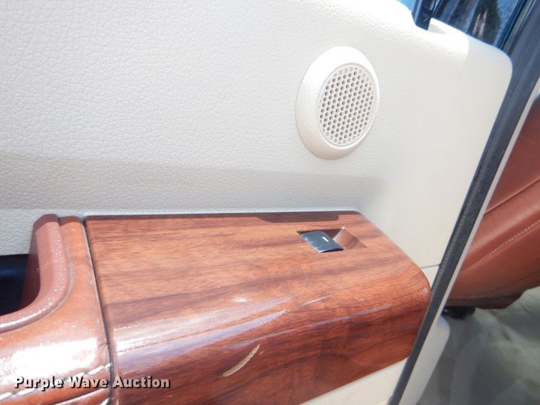 image for item IT9174 2008 Ford F350 Super Duty  Crew Cab pickup truck