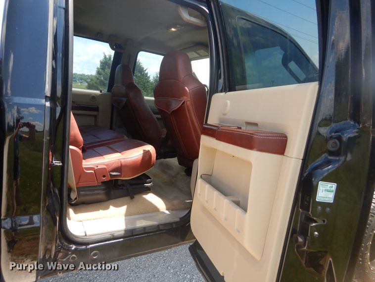 image for item IT9174 2008 Ford F350 Super Duty  Crew Cab pickup truck