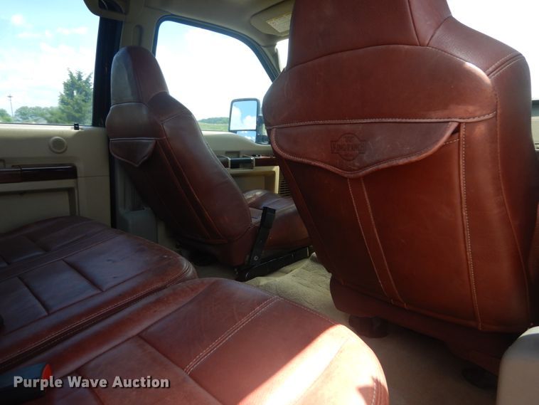 image for item IT9174 2008 Ford F350 Super Duty  Crew Cab pickup truck