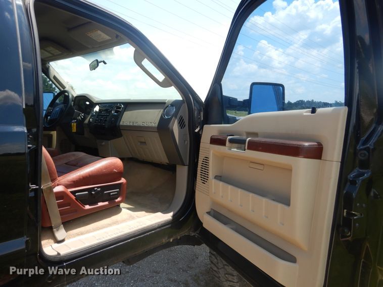 image for item IT9174 2008 Ford F350 Super Duty  Crew Cab pickup truck