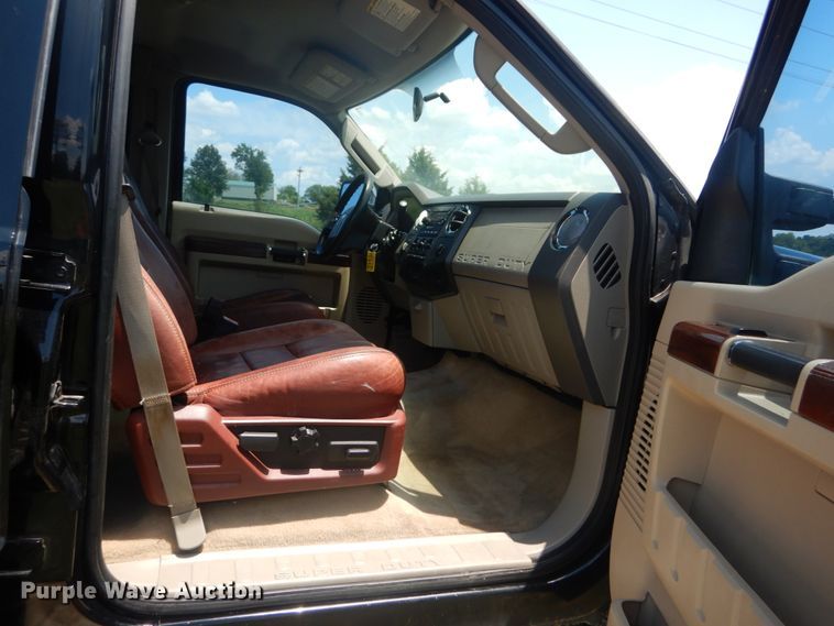 image for item IT9174 2008 Ford F350 Super Duty  Crew Cab pickup truck