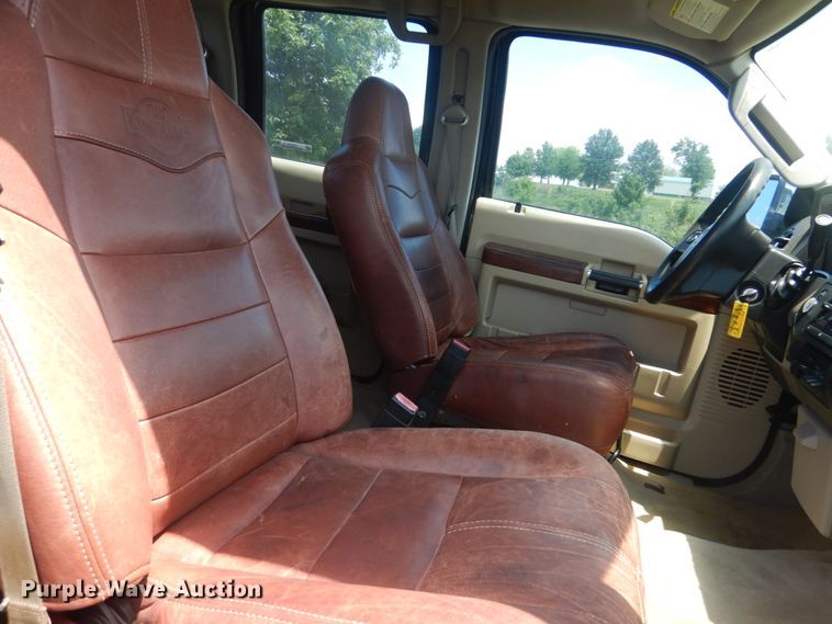 image for item IT9174 2008 Ford F350 Super Duty  Crew Cab pickup truck