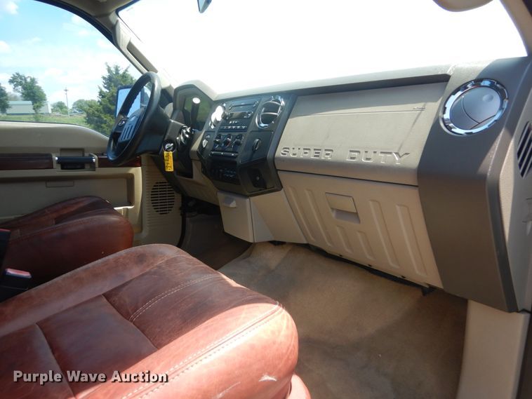 image for item IT9174 2008 Ford F350 Super Duty  Crew Cab pickup truck