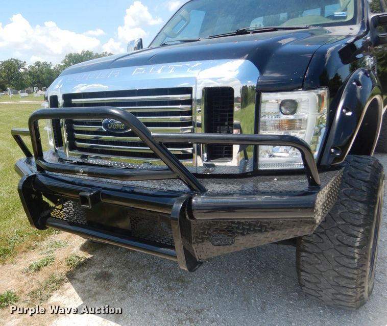 image for item IT9174 2008 Ford F350 Super Duty  Crew Cab pickup truck