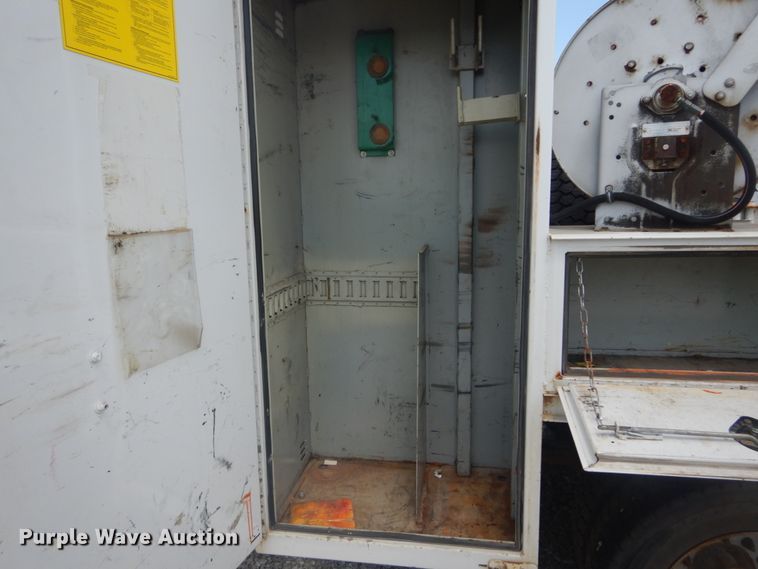 image for item IT9175 2009 Ford F550 Super Duty  SuperCab utility / service truck