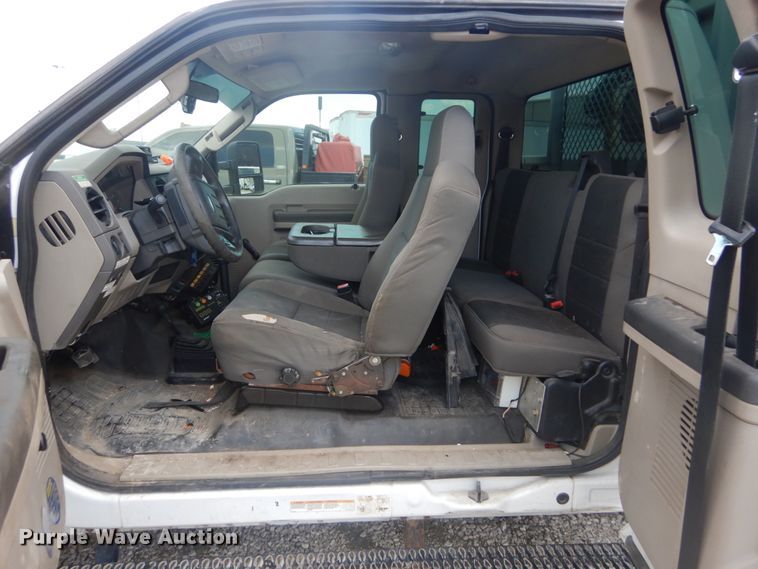 image for item IT9175 2009 Ford F550 Super Duty  SuperCab utility / service truck