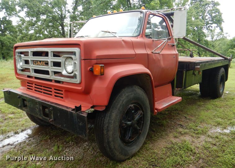 image for item IY9487 1980 GMC 7000  winch truck