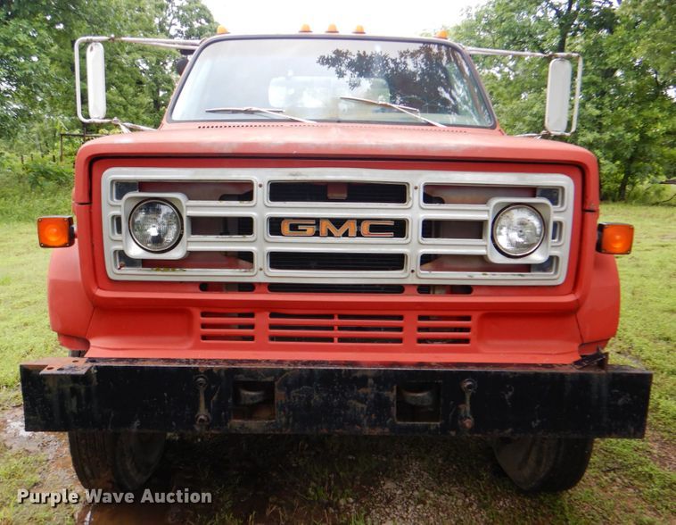 image for item IY9487 1980 GMC 7000  winch truck